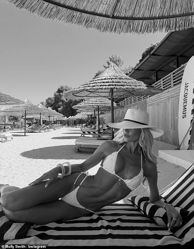 Molly looked in incredible in the selection of holiday snaps
