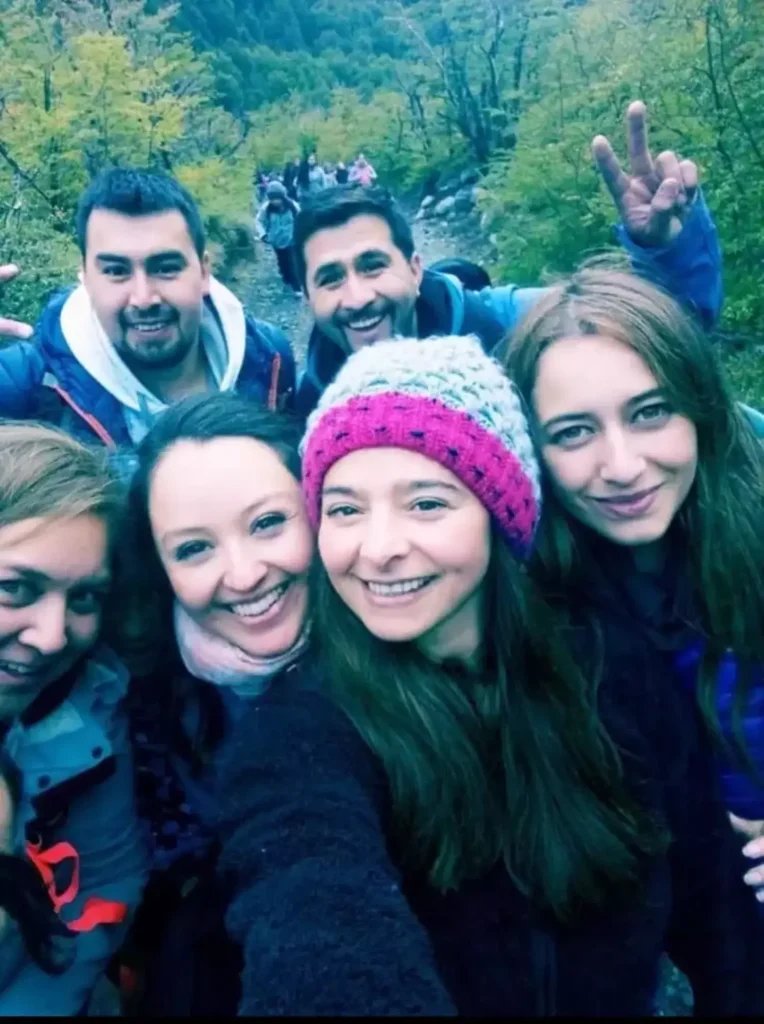 Six friends and seven faces photo.